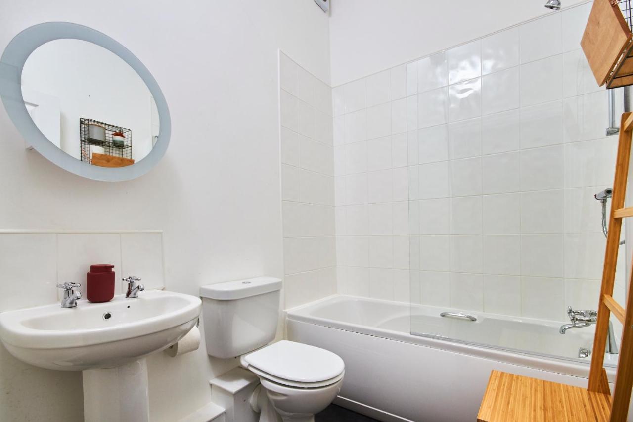Lovely Abode In Newcastle - Sleeps 4 - Ground Floor Eksteriør billede